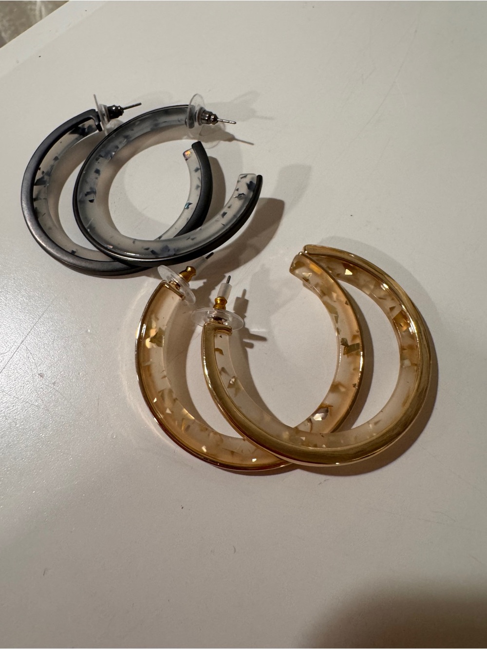 Marlyn Schiff high quality Resin & Metal Hoop Earrings set of 2